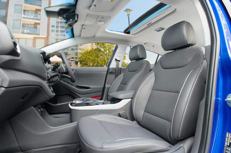 Интерьер Hyundai IONIQ electric (AE) 2018 года  (AU) (фото 11 из 40)